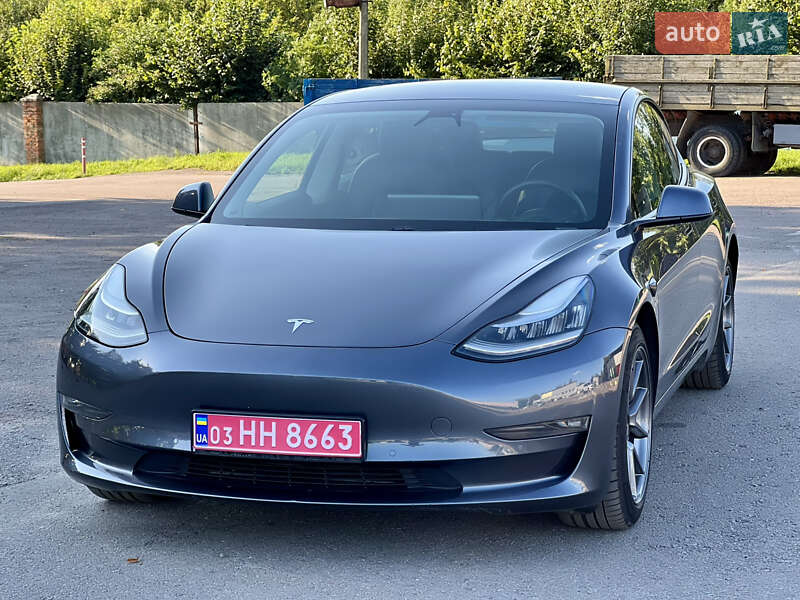 Седан Tesla Model 3 2021 в Рівному