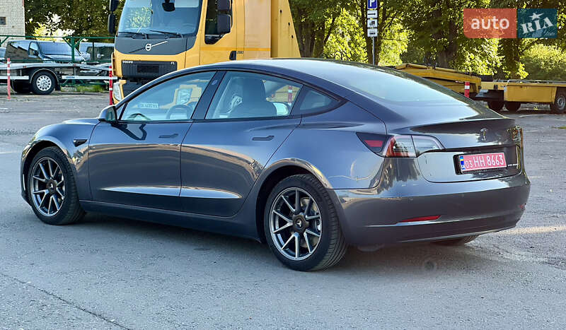 Седан Tesla Model 3 2021 в Рівному