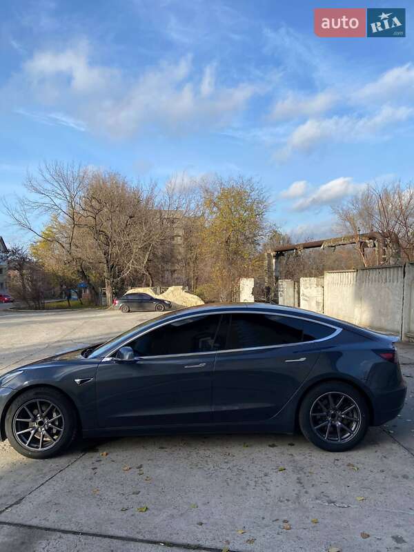 Седан Tesla Model 3 2018 в Каменском