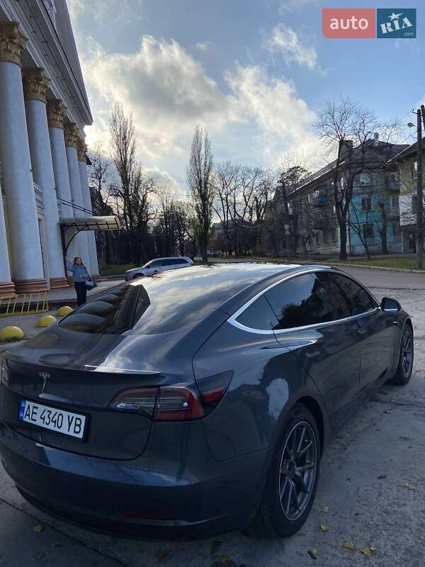 Седан Tesla Model 3 2018 в Каменском