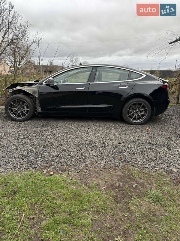 Tesla Model 3 2020