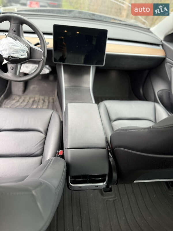 Седан Tesla Model 3 2020 в Луцьку