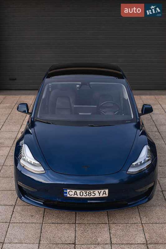 Седан Tesla Model 3 2021 в Черкасах
