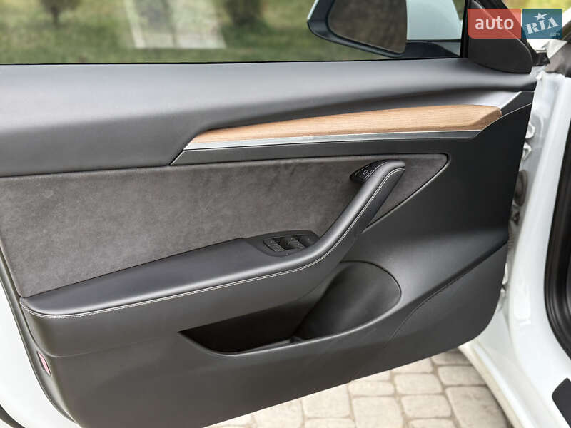 Седан Tesla Model 3 2023 в Львове фото 37 Седан Tesla Model 3 2023 в Львове