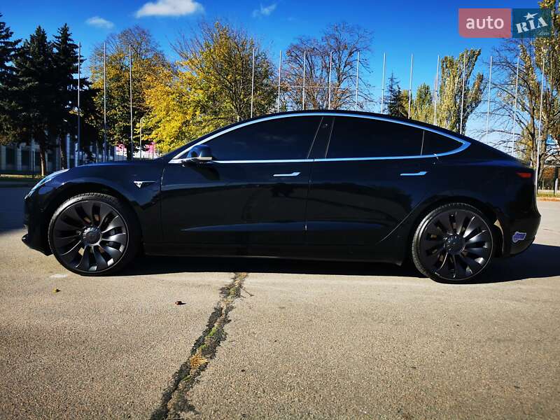 Седан Tesla Model 3 2019 в Запоріжжі