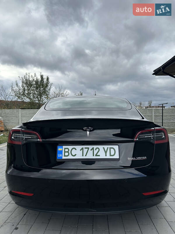 Седан Tesla Model 3 2021 в Львове