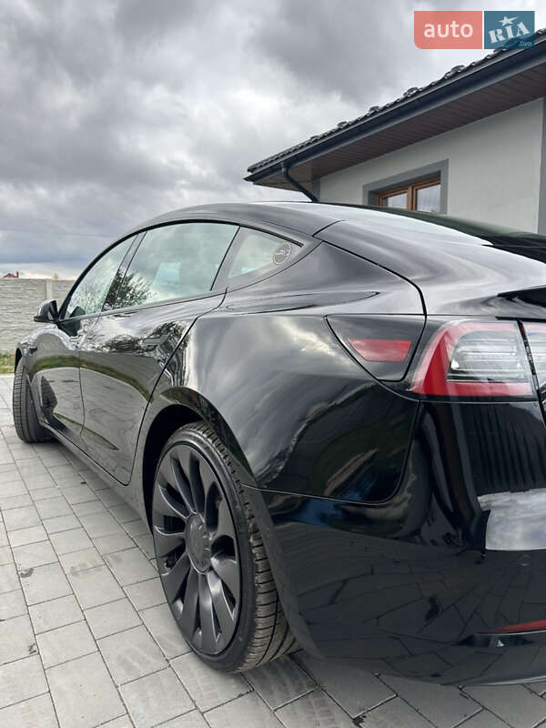 Седан Tesla Model 3 2021 в Львове