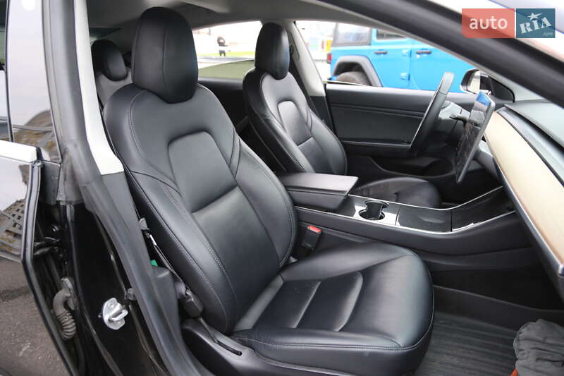 Седан Tesla Model 3 2019 в Киеве