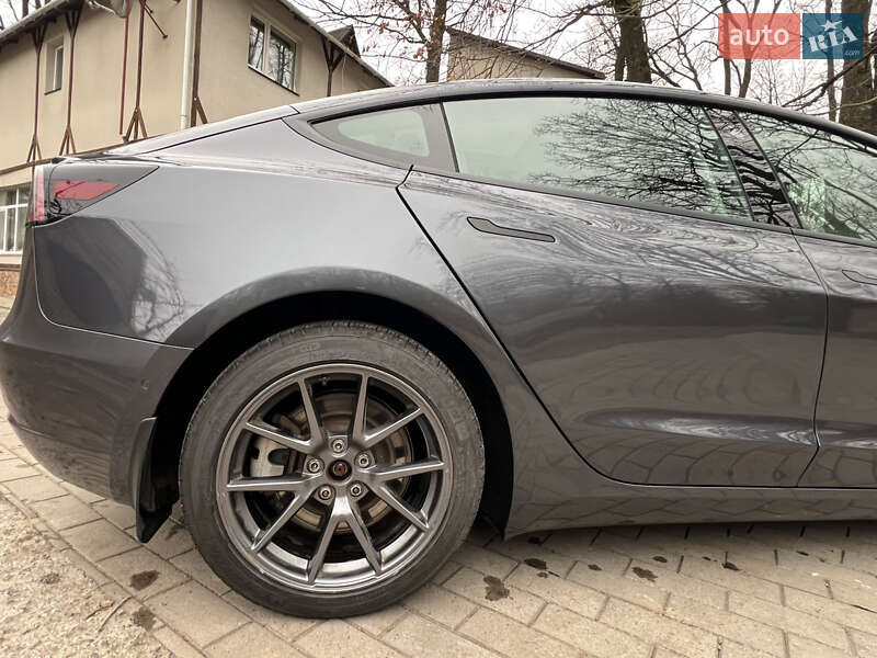 Седан Tesla Model 3 2021 в Киеве