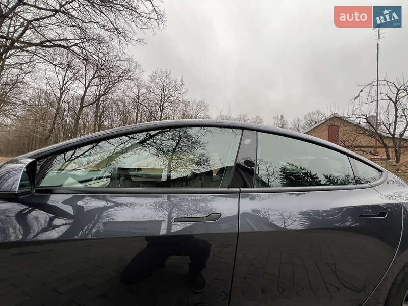 Седан Tesla Model 3 2021 в Киеве
