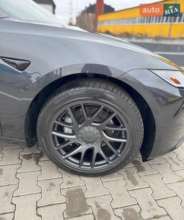 Седан Tesla Model 3 2025 в Києві