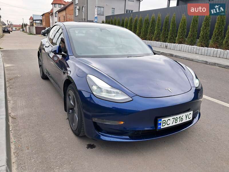Седан Tesla Model 3 2021 в Львові