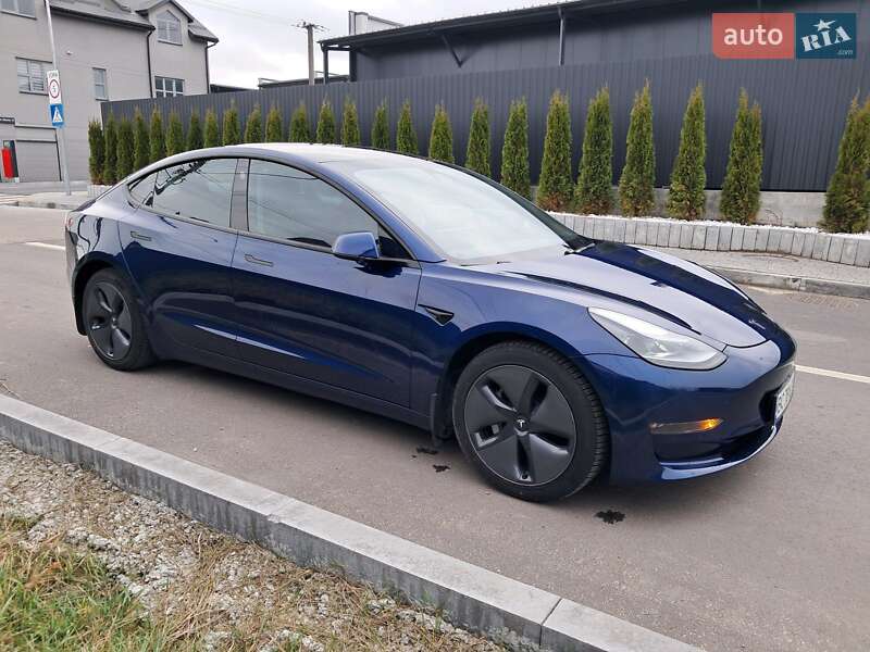 Седан Tesla Model 3 2021 в Львові