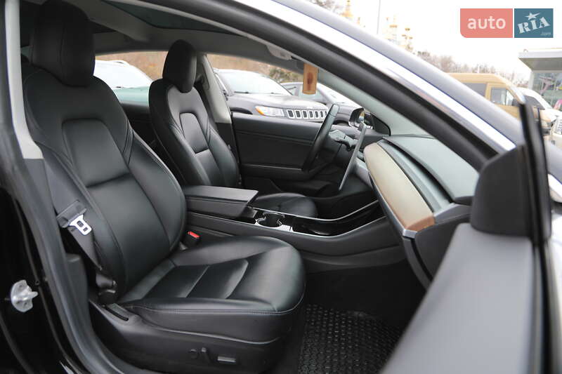 Седан Tesla Model 3 2019 в Харкові