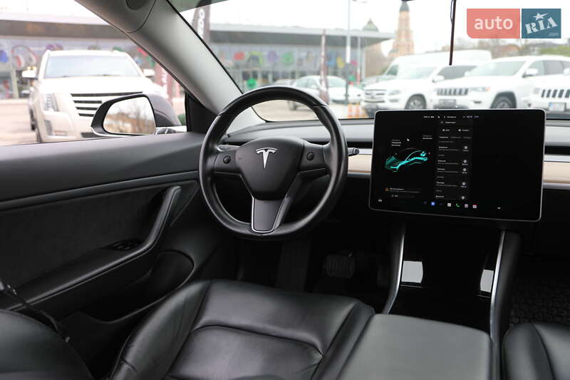 Седан Tesla Model 3 2019 в Харкові