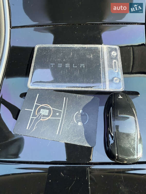 Седан Tesla Model 3 2019 в Нововолинську