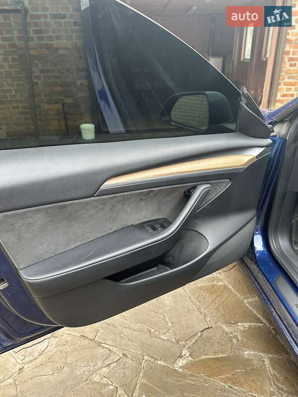 Седан Tesla Model 3 2022 в Харкові