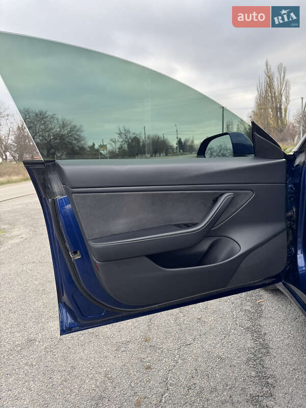 Седан Tesla Model 3 2020 в Днепре