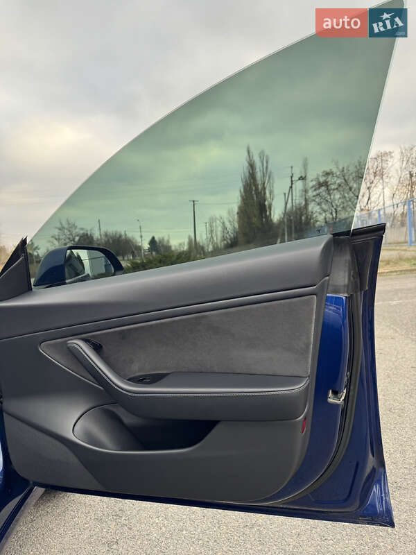 Седан Tesla Model 3 2020 в Днепре