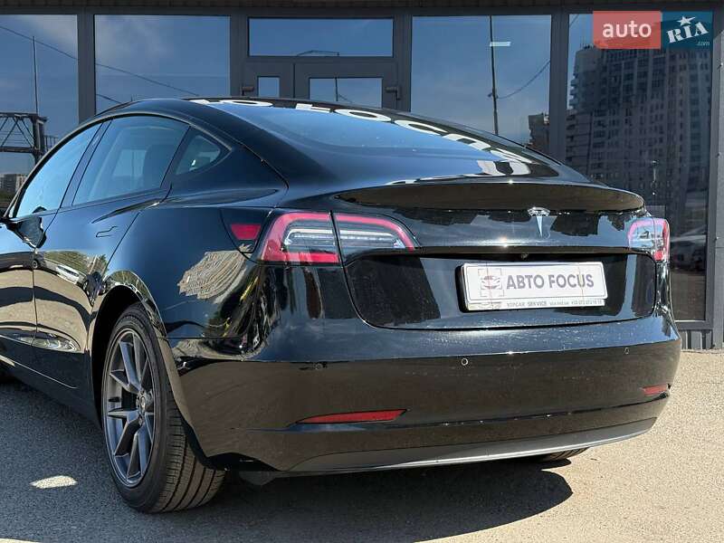 Седан Tesla Model 3 2020 в Києві
