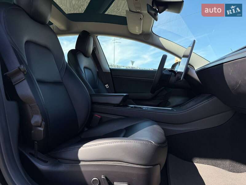 Седан Tesla Model 3 2020 в Києві
