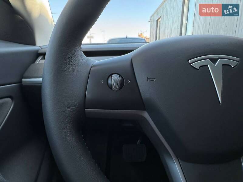 Седан Tesla Model 3 2020 в Києві