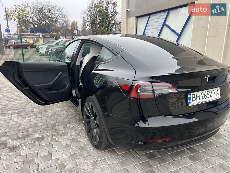 Седан Tesla Model 3 2023 в Одесі