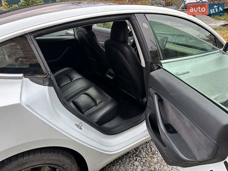 Седан Tesla Model 3 2019 в Полтаві