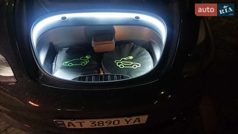 Седан Tesla Model 3 2022 в Івано-Франківську