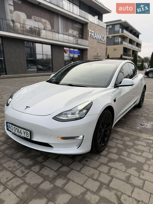 Tesla Model 3 2021