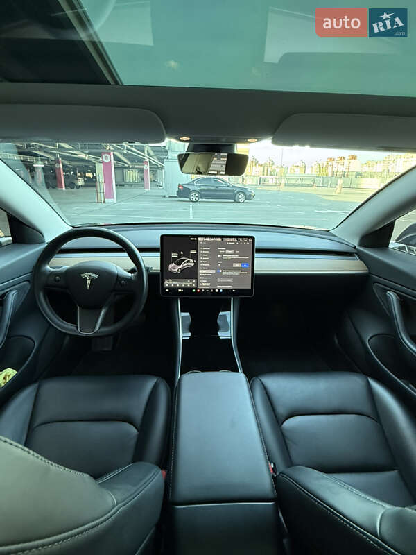 Седан Tesla Model 3 2018 в Киеве