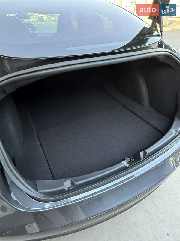 Седан Tesla Model 3 2018 в Киеве