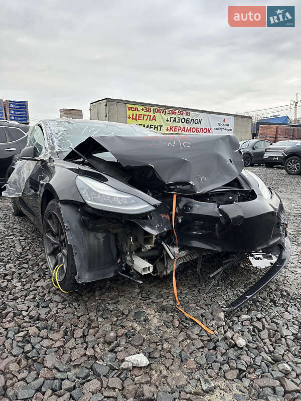 Седан Tesla Model 3 2019 в Львові