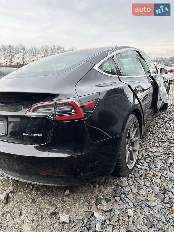 Седан Tesla Model 3 2019 в Львові