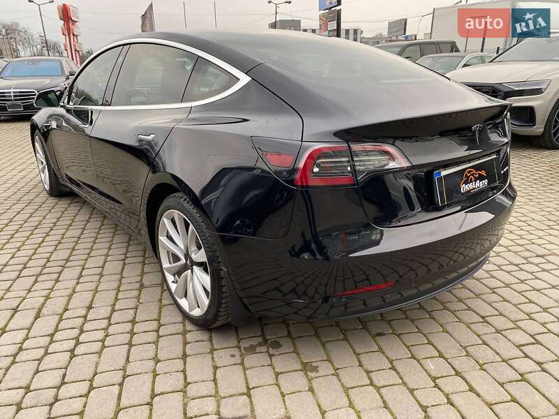 Седан Tesla Model 3 2018 в Львові