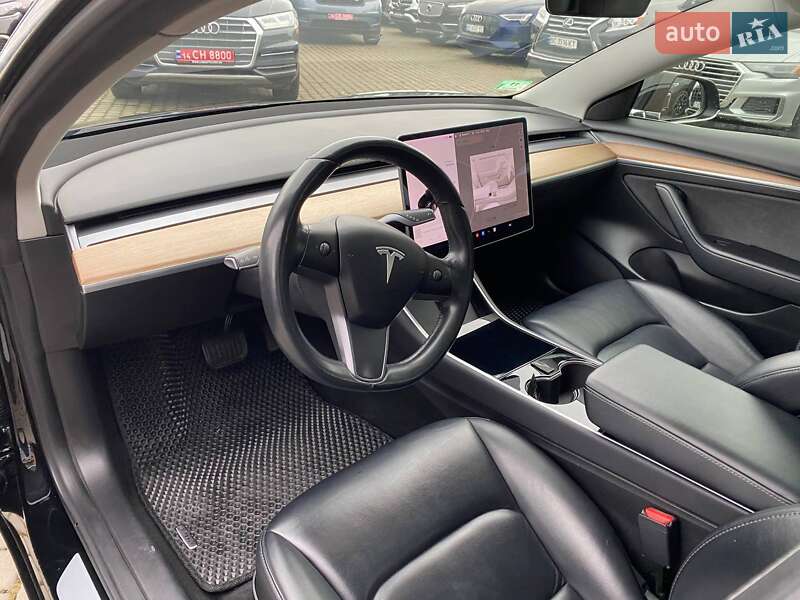 Седан Tesla Model 3 2018 в Львові