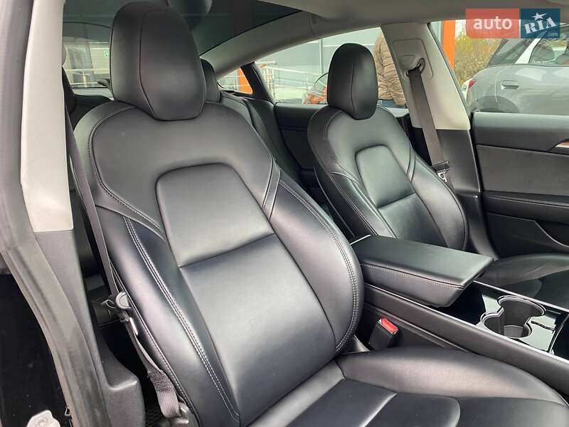 Седан Tesla Model 3 2018 в Львові