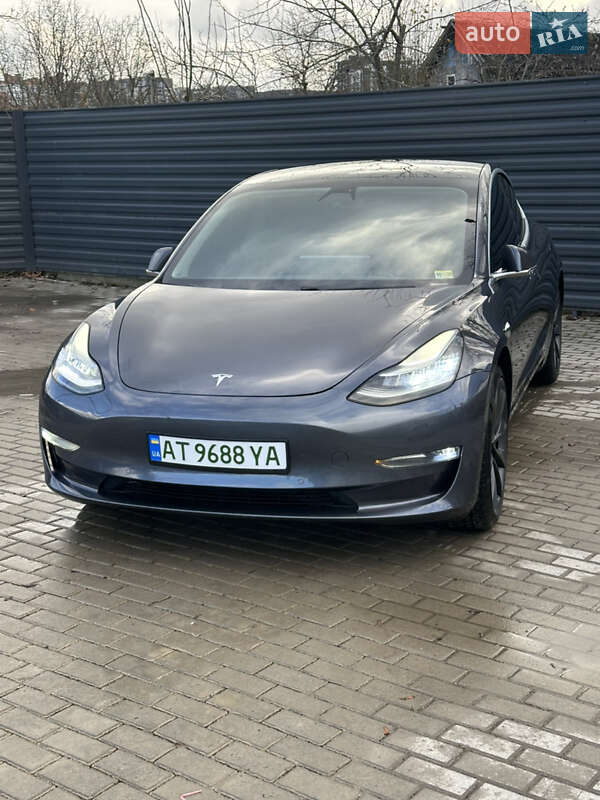 Седан Tesla Model 3 2020 в Івано-Франківську