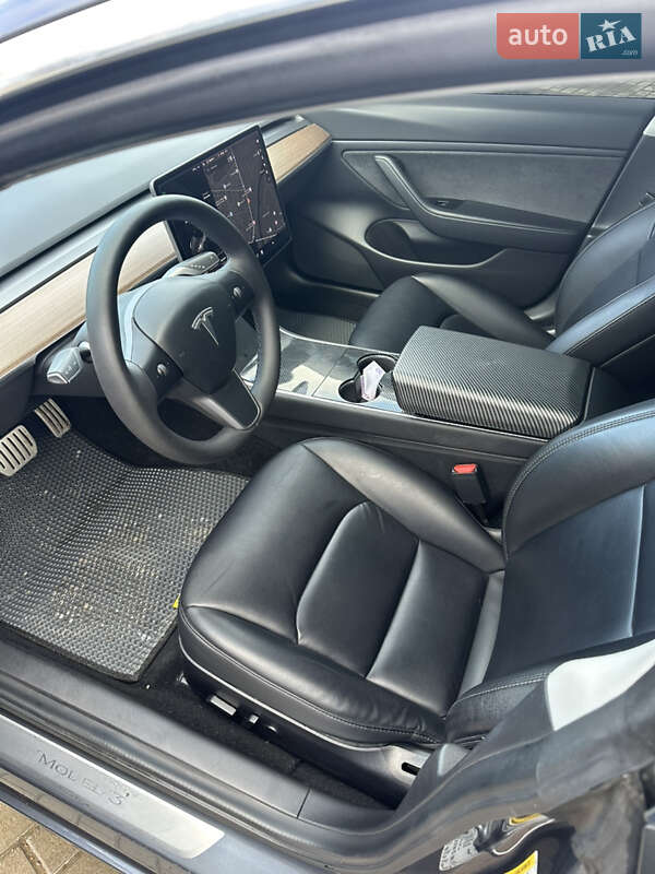 Седан Tesla Model 3 2020 в Івано-Франківську