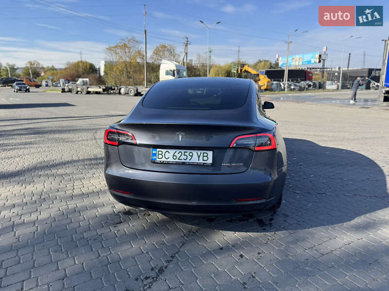 Седан Tesla Model 3 2021 в Львові