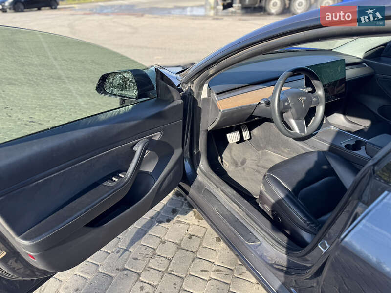 Седан Tesla Model 3 2021 в Львові