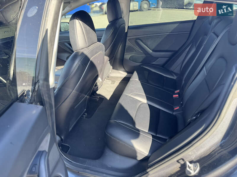 Седан Tesla Model 3 2021 в Львові