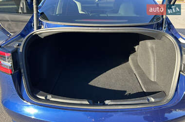 Седан Tesla Model 3 2022 в Ужгороді