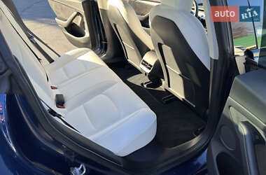 Седан Tesla Model 3 2022 в Ужгороді