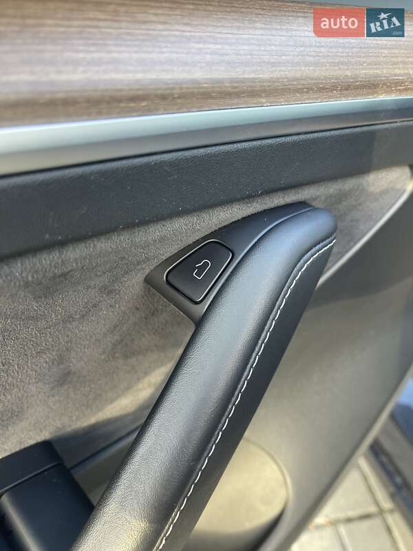 Седан Tesla Model 3 2022 в Львове фото 29 Седан Tesla Model 3 2022 в Львове