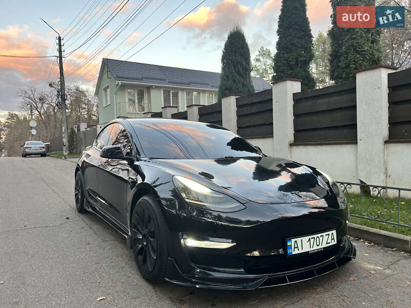 Седан Tesla Model 3 2018 в Ірпені