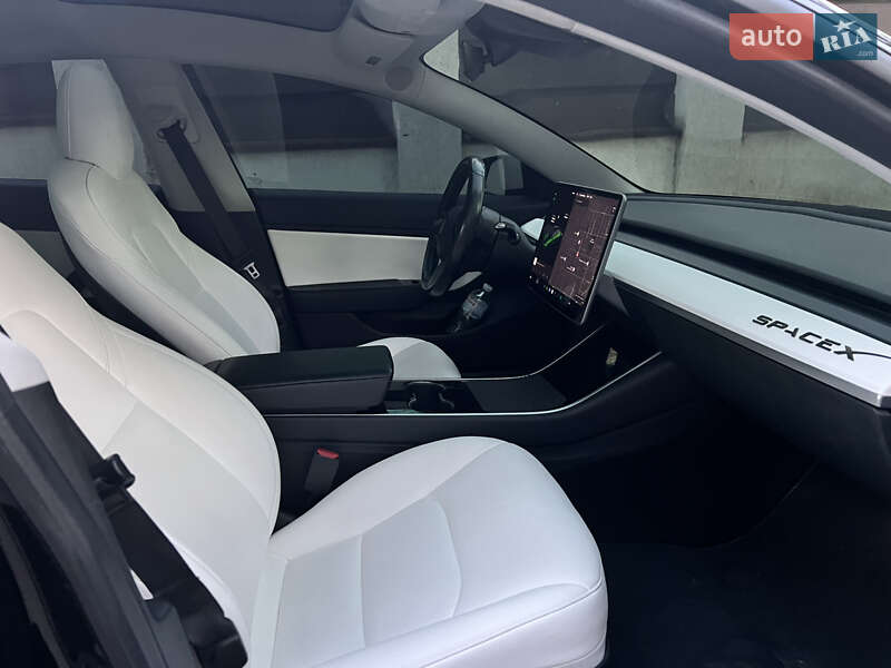 Седан Tesla Model 3 2018 в Ірпені