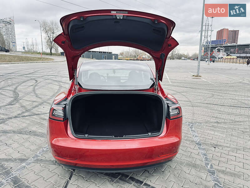 Седан Tesla Model 3 2019 в Києві