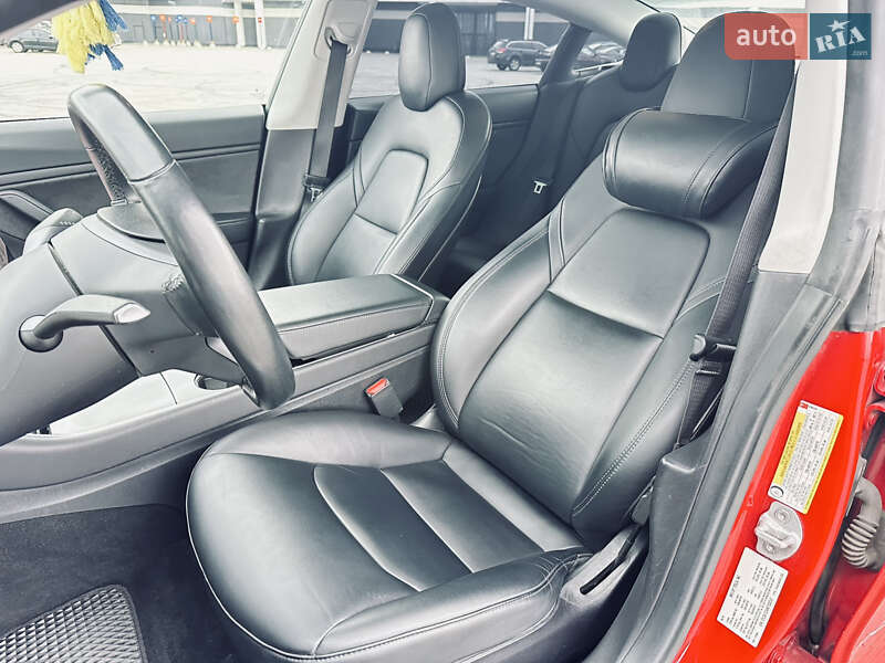 Седан Tesla Model 3 2019 в Києві