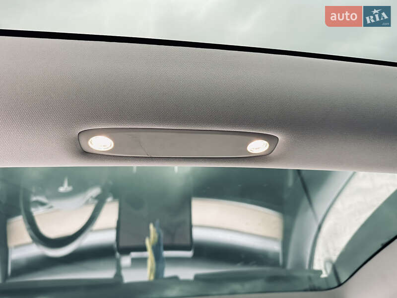 Седан Tesla Model 3 2019 в Києві